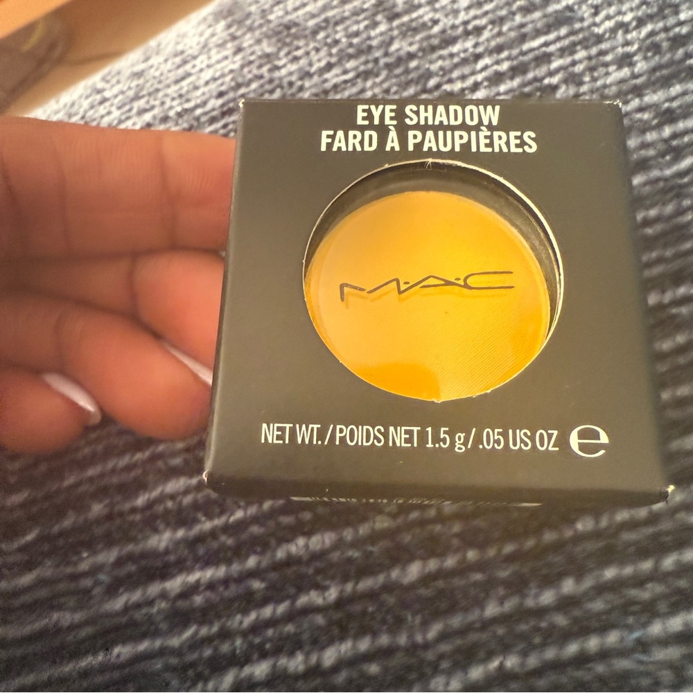 MAC COSMETICS CHROME YELLOW MATTE EYE SHADOW NEW IN BOX